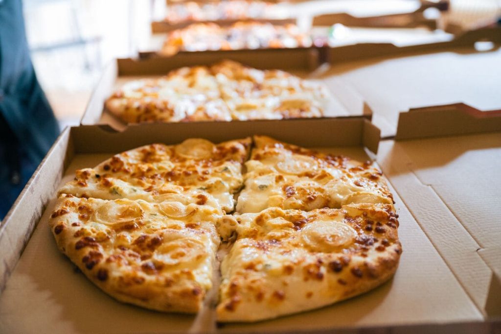 Caja de pizza a domicilio en Castelldefels lista para abrir en casa